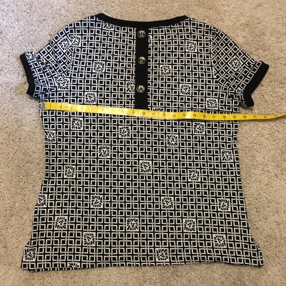 Byzantine Lion Tile and Square Weave Short Sleeve Tee - Picture 11 of 15